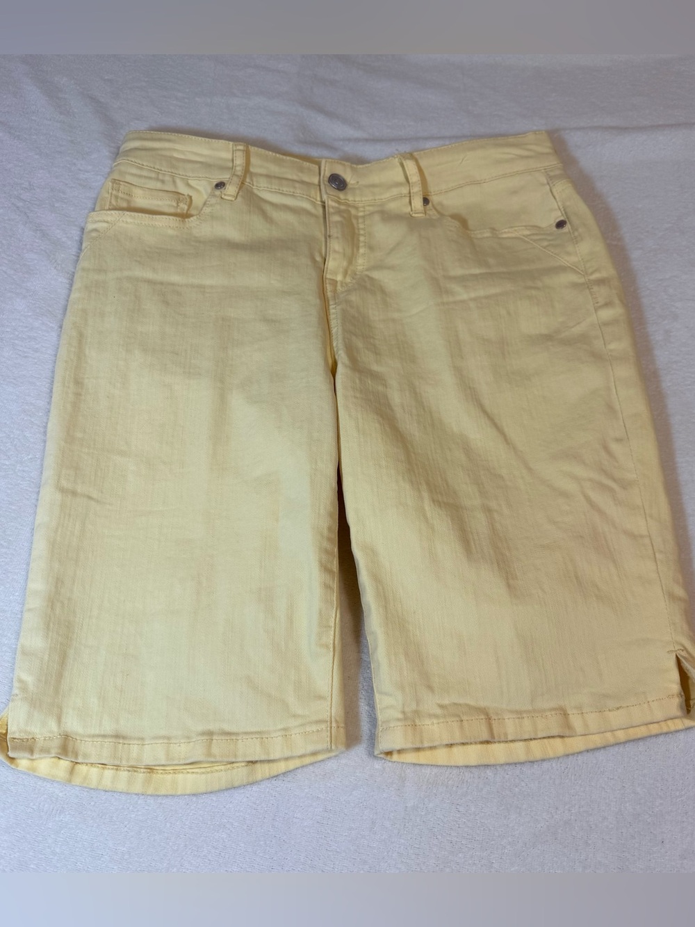 Code Bleu Pastel Yellow Denim Bermuda Chelsea Shorts - Size 6 - EUC